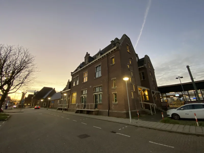Sterck Vastgoed huurt kantoorruimte in het monumentale stationsgebouw op station Roosendaal
