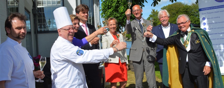 Restaurant Allemansgeest geïnaugureerd als eerste Euro-Toqueslid in Voorschoten