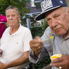 Foodora brengt ouderen verkoeling op hete dag