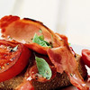 Toast tomaat, basilicum en bacon