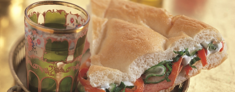 Sandwich met tzatziki en gehakt