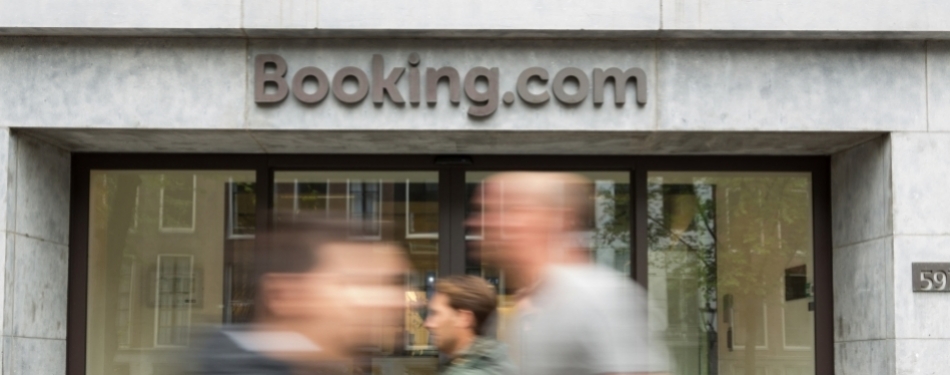 Booking.com stapt in taxibranche