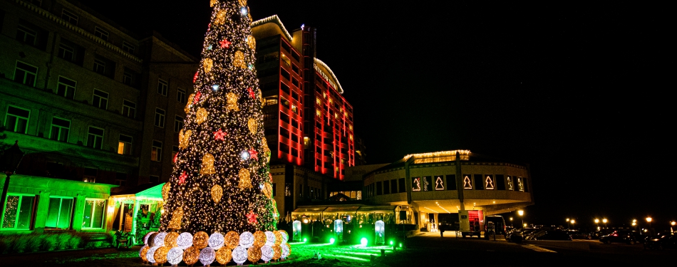 Kerstboom van Grand Hotel Huis ter Duin ook dit jaar fier overeind