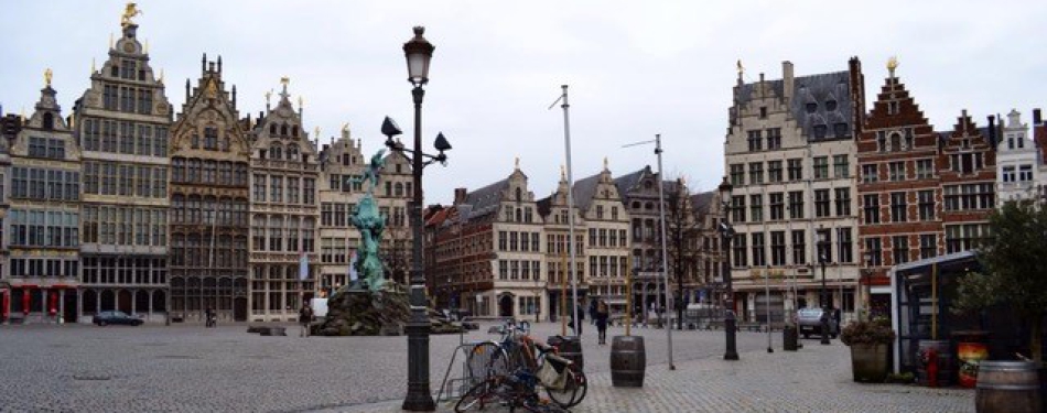 Antwerps café draait 300 procent meer omzet door Nederlandse 'invasie'