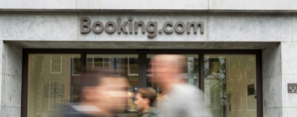 Booking.com wil topman belonen met 51 miljoen euro bonus