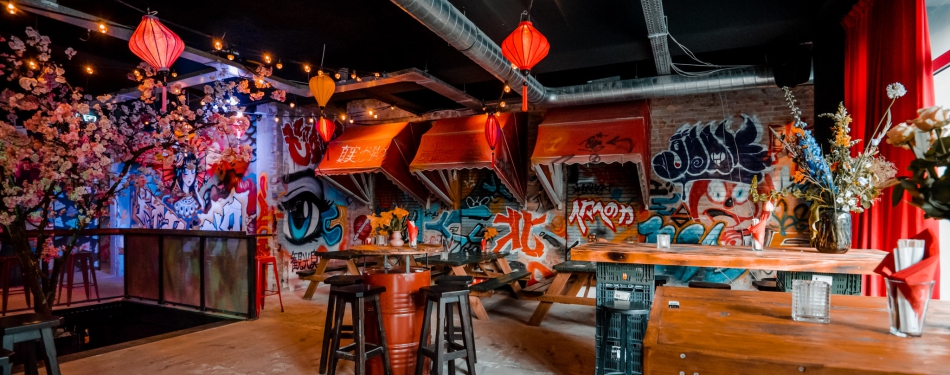Mooie Boules opent Dikke Mic Karaoke Bar in Rotterdam