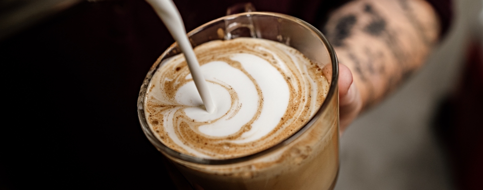 Ook Starbucks faseert 'vegan taks' op koffiemelk verder uit
