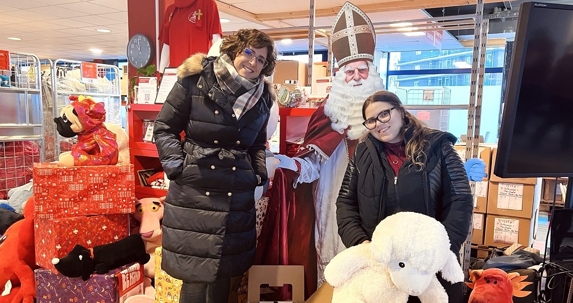 Personeel IHCP hotels houdt inzamelingsactie voor Sinterklaas