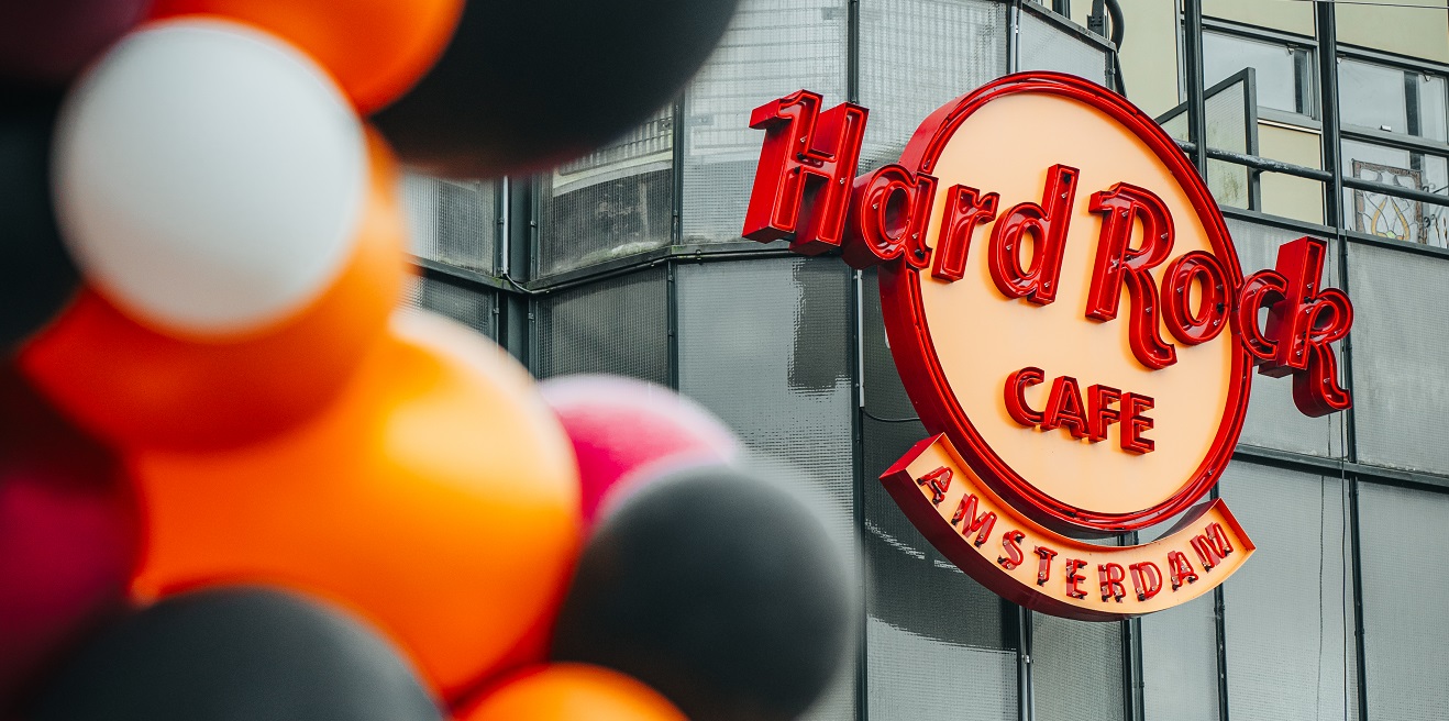 Hard Rock Cafe Amsterdam viert 25-jarig bestaan met speciale toevoeging aan collectie
