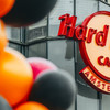 Hard Rock Cafe Amsterdam viert 25-jarig bestaan met speciale toevoeging aan collectie