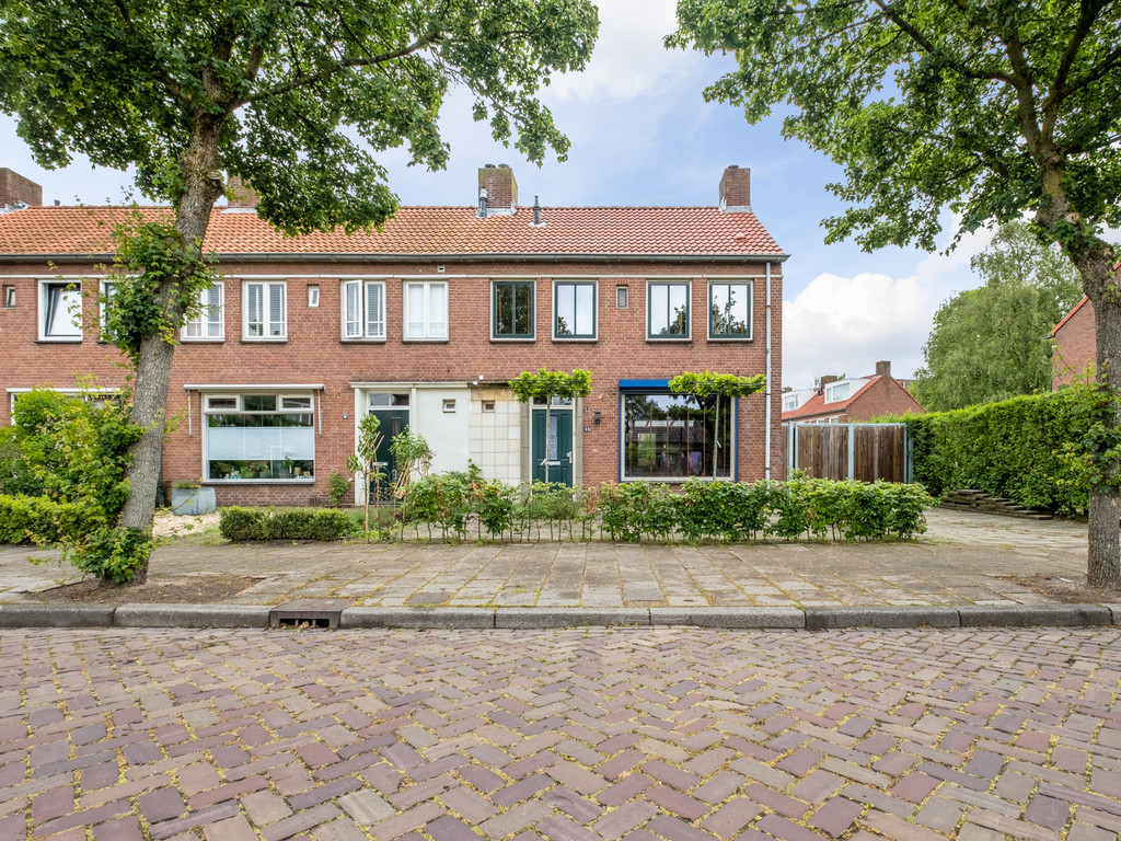 Ruysdaelstraat 44, Rijen